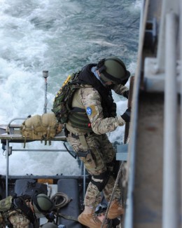 Militarii de pe fregata "Regele Ferdinand"  au inspectat o navă, la țărmul Somaliei - 3