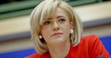 Stire din Diverse : Corina Crețu reacționează pe Facebook, după presupusa relație cu Colin Powell