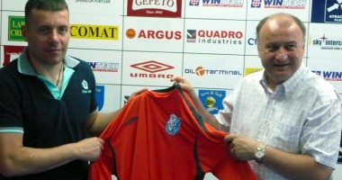 Stire din Sport : "Când jucam contra Farului, ne tremurau chiloții"