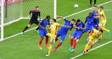 Stire din Sport : EURO 2016 / Un fost internațional merge pe mâna lui Denis Alibec