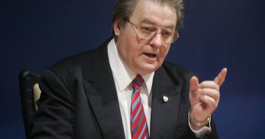 Stire din Politică-Administrație : Vadim Tudor - exclus din PRM; Gheorghe Funar, ales noul președinte al partidului