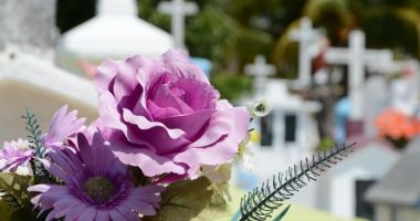 Decizie fără precedent: numărul coroanelor pentru înmormântări, limitat