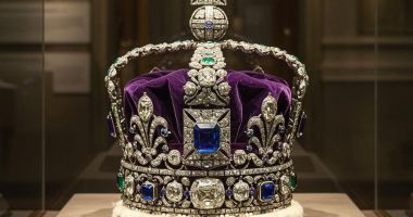Stire din Actualitate : Bijuteriile Coroanei în pericol. Patru persoane au fost arestate