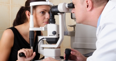 Stire din Sănătate : Boala oculară ce afectează în special tinerii