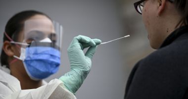 Stire din Social : Vârsta medie a pacienților diagnosticați cu coronavirus este de 45 de ani