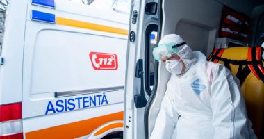 Ambulanțier, înjunghiat chiar de pacientul pe care îl căra cu targa