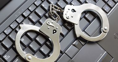 Stire din Eveniment : URMĂRIT INTERNAȚIONAL PENTRU INFRACȚIUNI INFORMATICE, DEPISTAT DE POLIȚIȘTII ROMÂNI