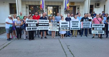 VIDEO/Protest USR în fața Prefecturii Constanța. "Ne-am săturat de atâtea tragedii" - 2