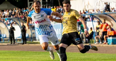 Stire din Sport : Corvinul Hunedoara, pe prima scenă a fotbalului românesc, după 34 de ani
