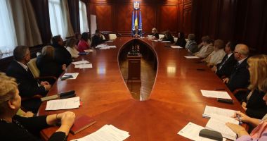 Stire din Politică-Administrație : Șefii instituțiilor deconcentrate, chemați la raport de prefectul Silviu Iulian Coșa