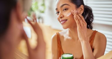 Stire din Sănătate : Unele produse cosmetice dăunează pielii. Care sunt recomandările specialiștilor