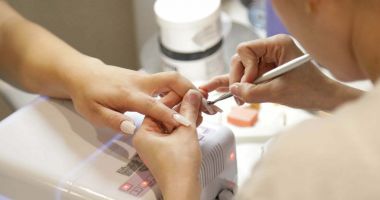 Stire din Actualitate : Noi reglementări pe piața cosmeticelor. Iată ce produse vor fi interzise de la 1 septembrie