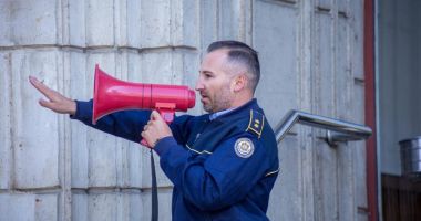 Stire din Eveniment : Polițiștii, militarii și polițiștii de penitenciare pichetează mâine, sediile centrale ale PSD și ale PNL