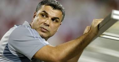 Stire din Sport : Cosmin Olăroiu, cel mai bun antrenor din Orientul Mijlociu în 2015