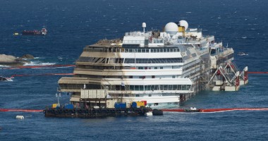 Galerie FOTO. Mormântul scufundat. Imagini din interiorul epavei Costa Concordia - 12