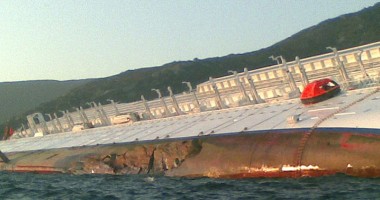 "Noul Titanic" s-a scufundat în Marea Mediterană. 70 de români se aflau la bord - 11