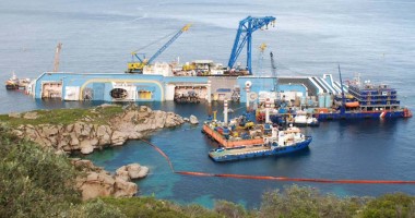 Marinari români participă la spectaculoasa salvare a epavei Costa Concordia - 4