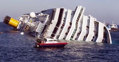 Stire din Economie : Record de accidente navale, la un secol după "Titanic"