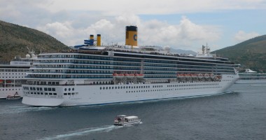 Stire din Economie : "Costa Mediterranea" a adus 2.122 de pasageri în portul Constanța