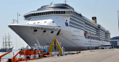 19 români muncesc  pe hotelul plutitor  "Costa Mediterranea"