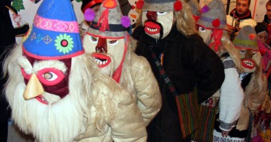 Stire din Fun : Costele, au venit colindătorii?