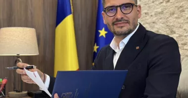 Primarul Vergil Chițac a împărțit atribuțiile executive către  viceprimarii Arghirescu și Răsăuțeanu - 2