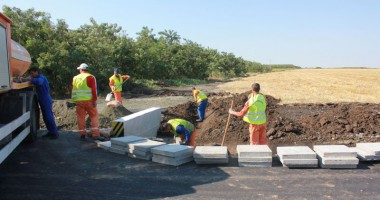 Șosele asfaltate până și pe câmp - Milioane de euro în drumurile Costineștiului - 3