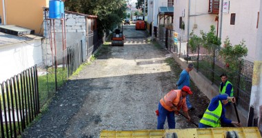 Stire din Politică-Administrație : Șosele asfaltate până și pe câmp - Milioane de euro în drumurile Costineștiului
