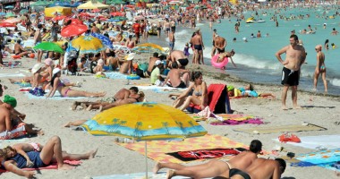 Costineștiul, plin ochi și pe sfârșit de august - 2