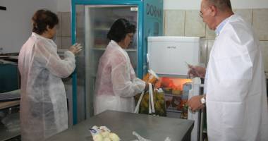 Stire din Social : Litoralul, luat la bani mărunți de comisarii de la Protecția Consumatorului