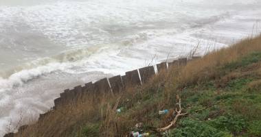 Faleza din Costinești se prăbușește peste plajă. ABADL spune că "monitorizează" zona - 3