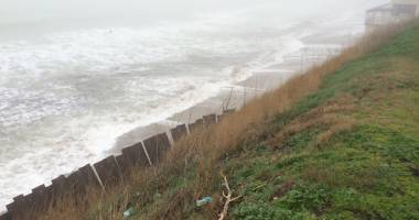 Faleza din Costinești se prăbușește peste plajă. ABADL spune că "monitorizează" zona - 6