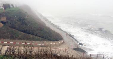Faleza din Costinești se prăbușește peste plajă. ABADL spune că "monitorizează" zona - 5