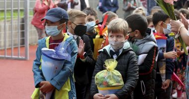 Stire din Cultură-Educație : Iulian Cristache, președinte FNAP: „Cum vă veți uita în ochii acelor familii care vor fi puse în situații disperate?”