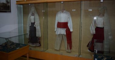 Să nu uităm tradiția! Costume de mare valoare, la Muzeul de Artă Populară - 2
