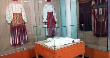 Costume tradiționale, admirate la Muzeul de Artă Populară - 2