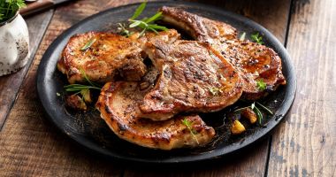 Stire din Sănătate : Cotletul de porc este indicat persoanelor care țin dietă