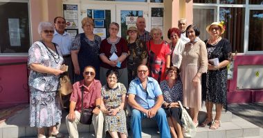 Stire din Cultură-Educație : S-au revăzut după 57 de ani de la terminarea liceului, cu emoții și cu bucuria revederii
