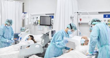 Stire din Eveniment : ​Coronavirus în România: Scădere a numărului de noi cazuri COVID-19: sub 1.000 raportate în ultimele 24 de ore