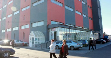 Stire din Social : Covrigi expirați de trei luni  de zile, vânduți la un magazin de confiscate din Constanța