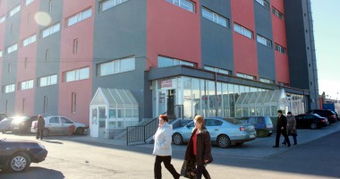 Magazinul de confiscate, amendat pentru că a vândut covrigi expirați