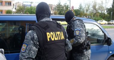Stire din Actualitate : Au furat cardul unui bărbat și au făcut 33 de operațiuni financiare. La cât se ridică prejudiciul