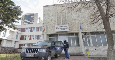 TRAFIC CU SÂNGE, ÎN ROMÂNIA: 200 lei punga. Doi medici, băgați după gratii