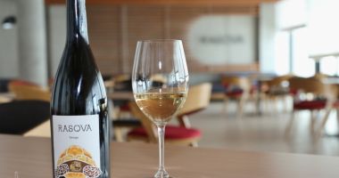 Restaurantul "Ibis" vă invită la un răsfăț culinar și vinuri alese