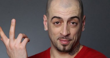 Stire din Monden : Află ce nu știe nevasta lui CRBL despre noul videoclip al cântărețului