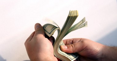 Stire din Economie : Creditele au mai multe motive să rămână scumpe decât să se ieftinească