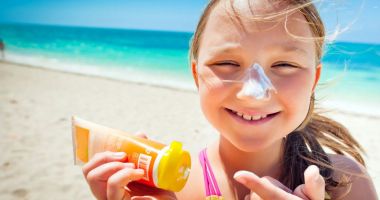 Stire din Sănătate : Soarele nu iartă! Folosiți creme cu SPF pe timpul sezonului estival!