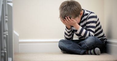 Stire din Social : Cresc cu dor în suflet! Mii de copii lăsați în urmă de părinții plecați la muncă în străinătate