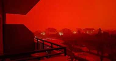 Stire din Actualitate : Creta sub asediul furtunii de praf saharian. Tornadă, valuri uriașe și aeroporturi blocate