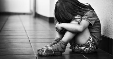 PEDOFIL CRIMINAL ÎN LIBERTATE! O fetiță de cinci ani, VIOLATĂ ȘI UCISĂ, la Baia Mare